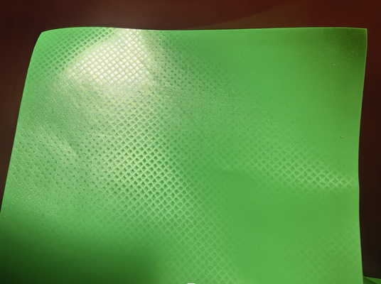 Película PE laminada cruzada sem deslizamento para aplicação em membranas impermeáveis