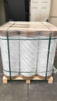 Liner removível branco leitoso para fitas autoadesivas