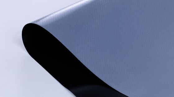 Película de resistência laminada cruzada de alta qualidade de HDPE 60F para moldagem e corte de folhas de membrana de impermeabilização de betume