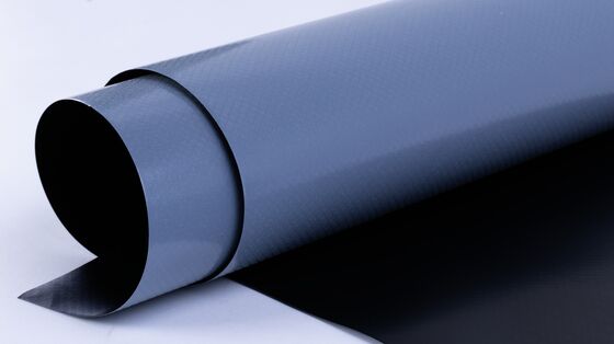 Película de resistência laminada cruzada de alta qualidade de HDPE 60F para moldagem e corte de folhas de membrana de impermeabilização de betume